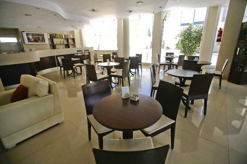 Quorum Hotel, Urbano Córdova